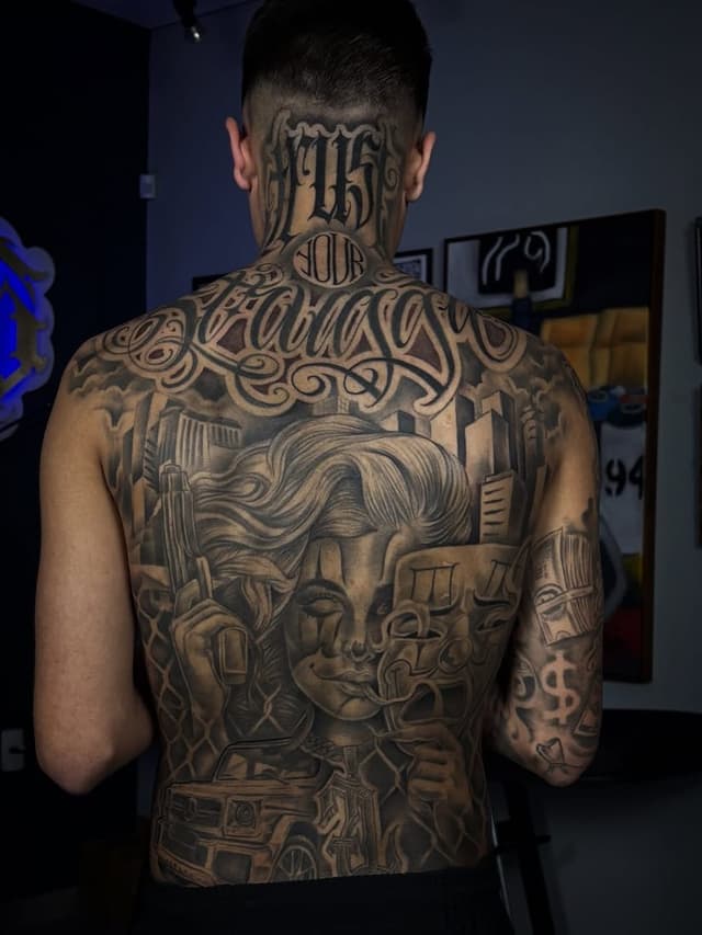 Tattoo: Costas fechadas — Back piece black & gray